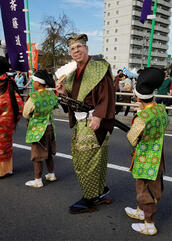 Impersonating Saitō Dōsan (斎藤 道三), who lived from 1494 to 1556 and was known as the "Viper of Mino" (美濃の蝮, Mino no Mamushi) Hans Karlsson impersonating Saito Dosan