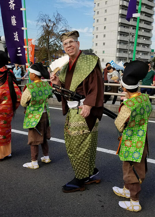 Impersonating Saitō Dōsan (斎藤 道三), who lived from 1494 to 1556 and was known as the "Viper of Mino" (美濃の蝮, Mino no Mamushi) Hans Karlsson impersonating Saito Dosan